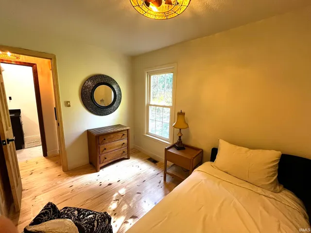 $1,800 | 624 Monroe Street, Newburgh, IN 47630