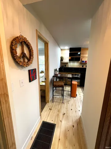 $1,800 | 624 Monroe Street, Newburgh, IN 47630