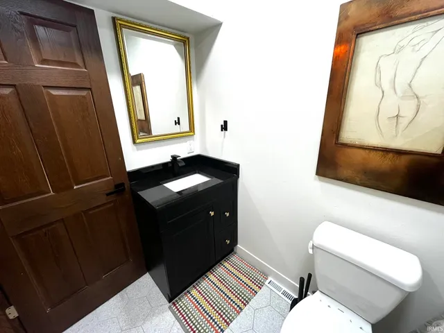 $1,800 | 624 Monroe Street, Newburgh, IN 47630