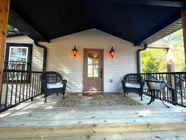 $1,800 | 624 Monroe Street, Newburgh, IN 47630