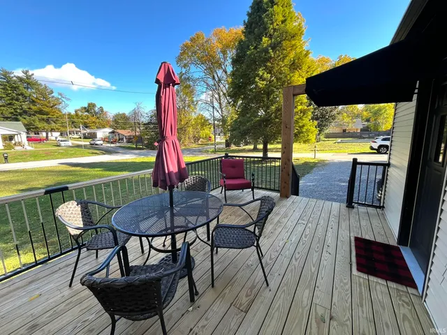 $1,800 | 624 Monroe Street, Newburgh, IN 47630