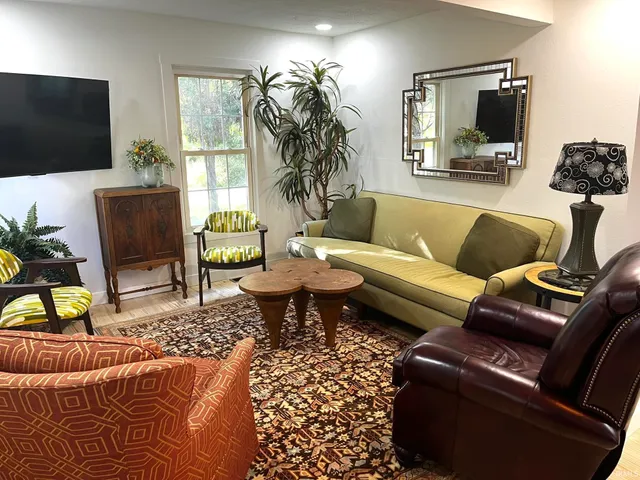 $1,800 | 624 Monroe Street, Newburgh, IN 47630