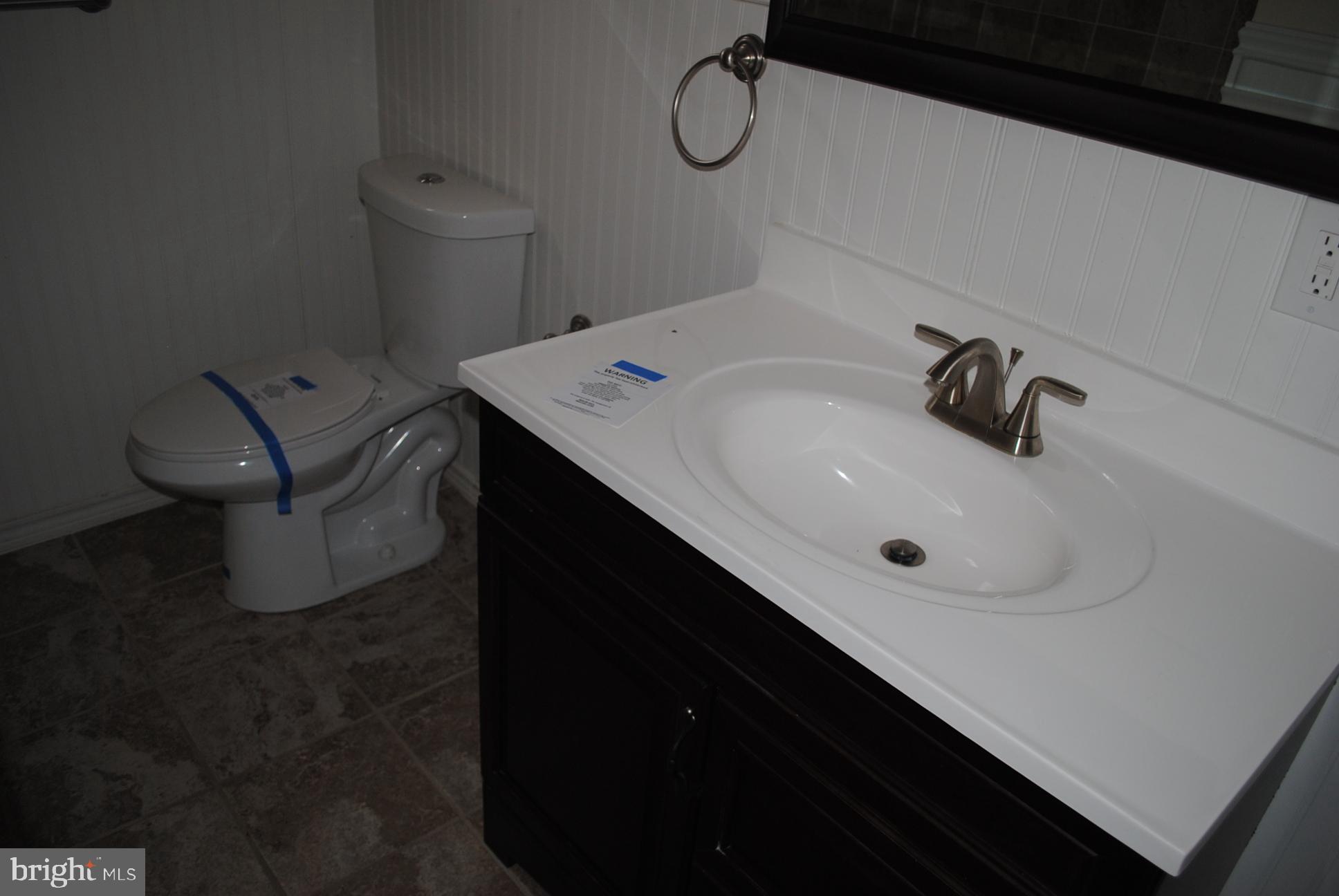 520 Edgegrove Road Hanover, PA 17331 - Photo 18 of 28 Bath (Master)