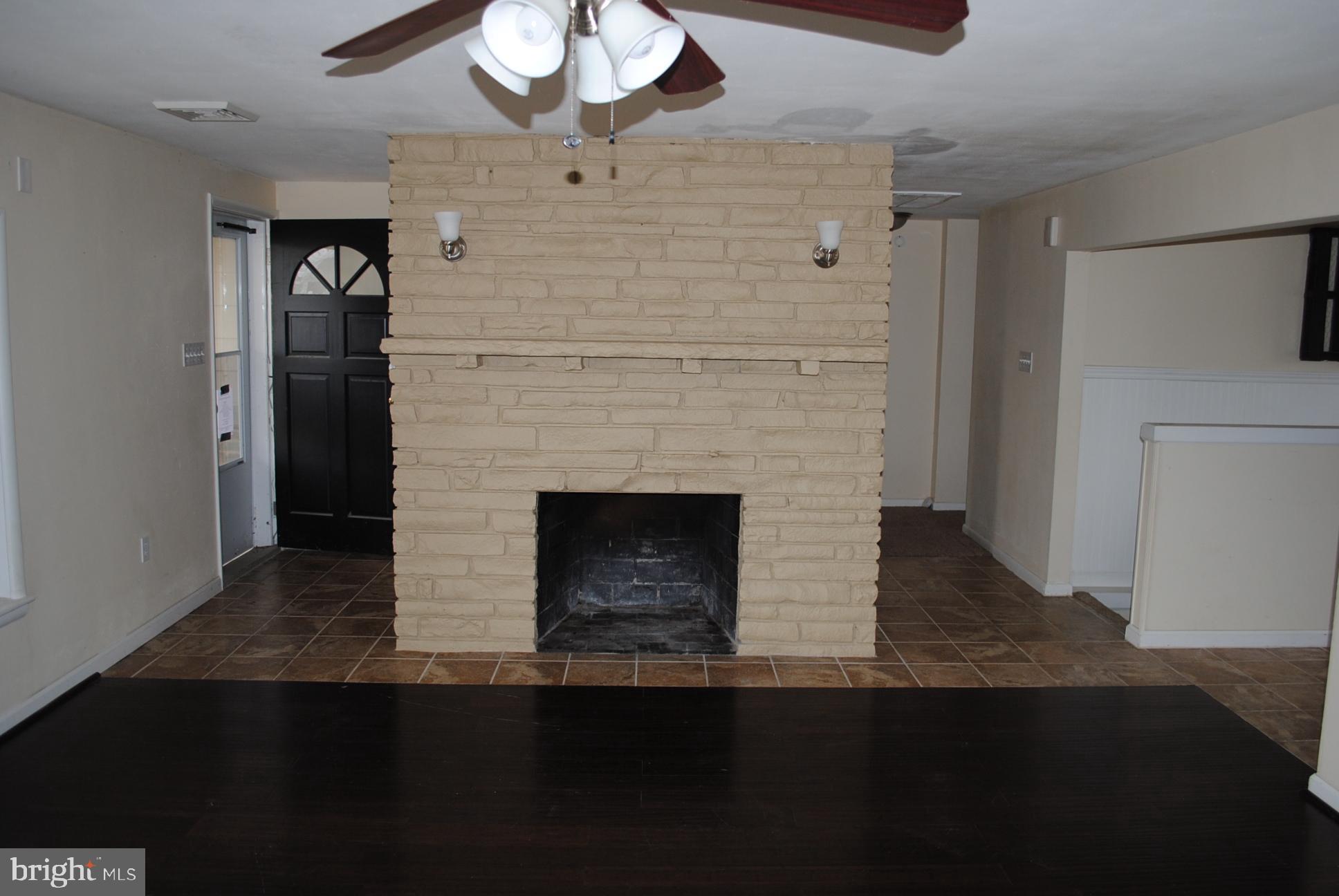 520 Edgegrove Road Hanover, PA 17331 - Photo 3 of 28 Living Room