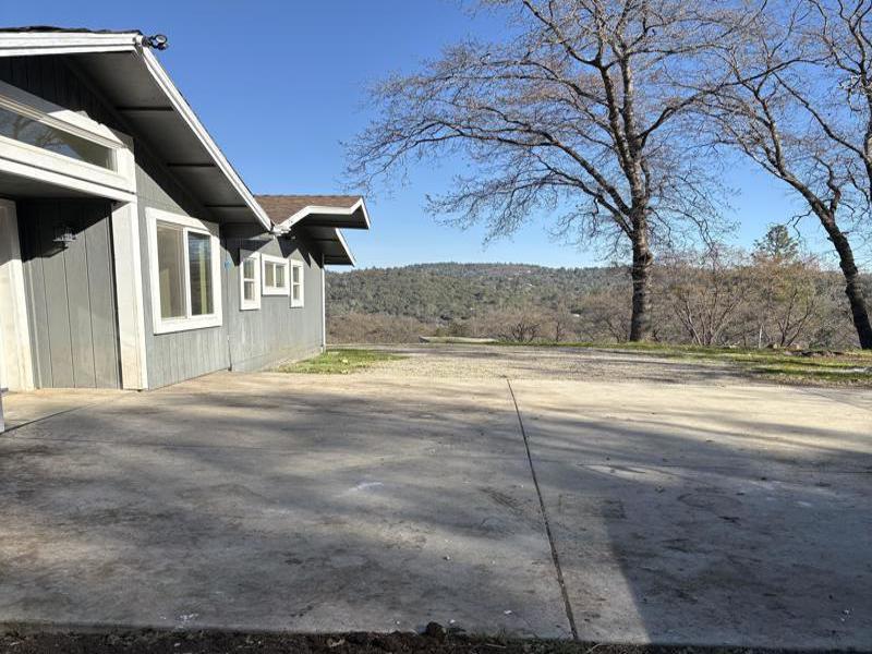 11572 Dead Horse Road Grass Valley, CA 95949 - Photo 2 of 25