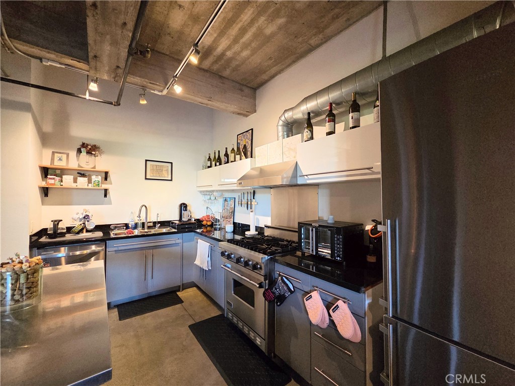 835 Locust Avenue, Unit 318 Long Beach, CA 90813 - Photo 15 of 31