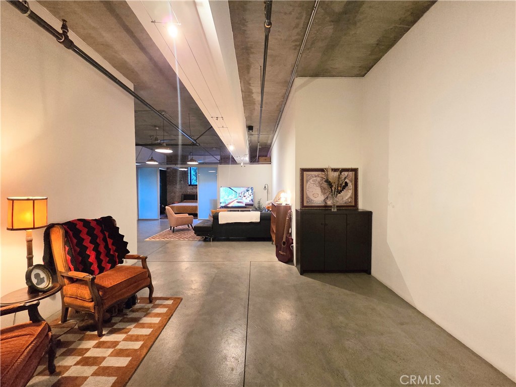 835 Locust Avenue, Unit 318 Long Beach, CA 90813 - Photo 5 of 31