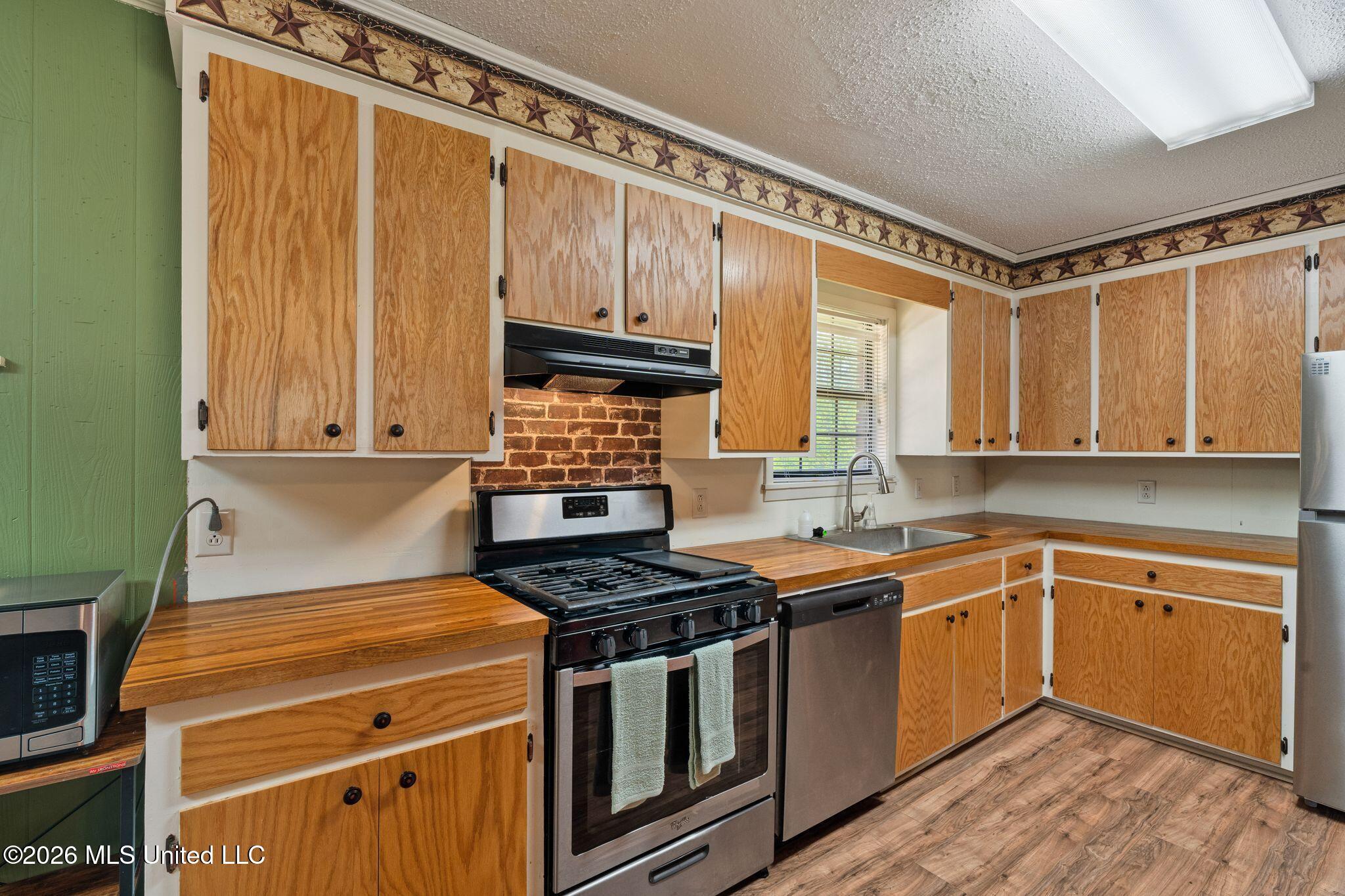 78 Tim Holifield Road Laurel, MS 39443 - Photo 11 of 33 78_Tim_Holifield_Rd-11