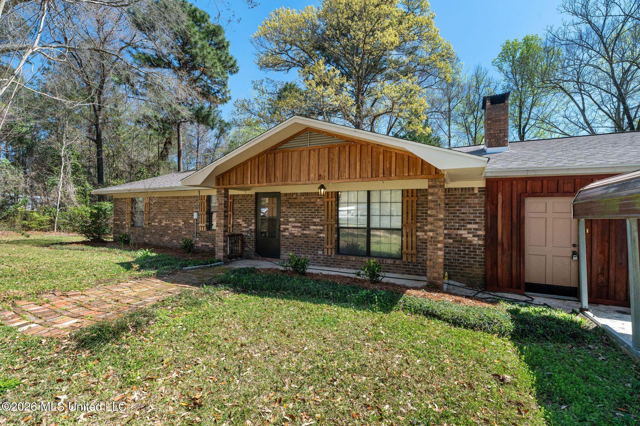 78 Tim Holifield Road Laurel, MS 39443 - Photo 4 of 33 78_Tim_Holifield_Rd-4