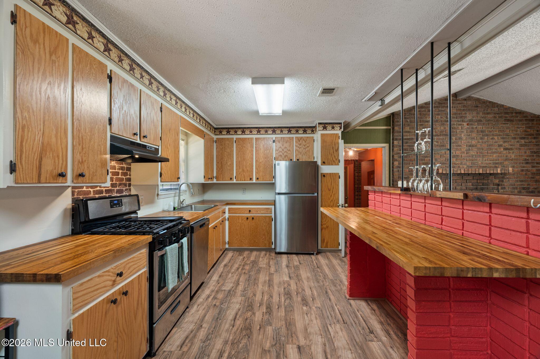 78 Tim Holifield Road Laurel, MS 39443 - Photo 10 of 33 78_Tim_Holifield_Rd-10