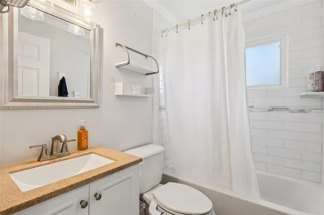 $300,000 | 1111 North Palmetto Circle, Eustis, FL 32726