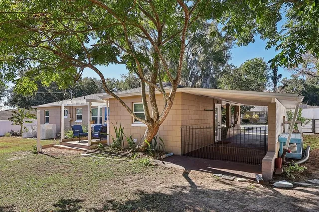 $300,000 | 1111 North Palmetto Circle, Eustis, FL 32726