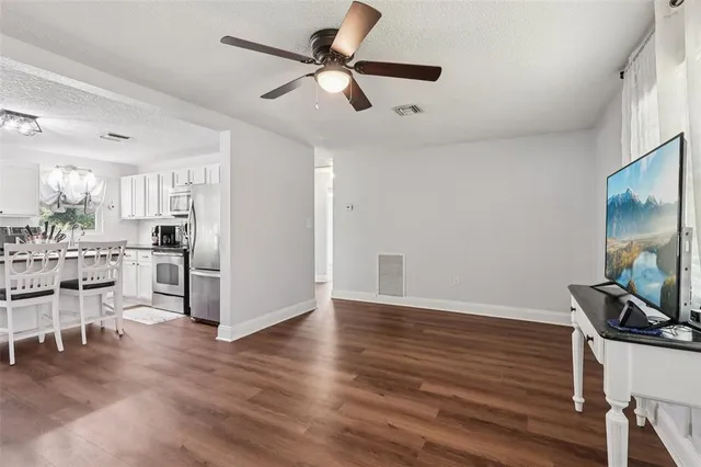 $300,000 | 1111 North Palmetto Circle, Eustis, FL 32726