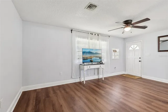 $300,000 | 1111 North Palmetto Circle, Eustis, FL 32726