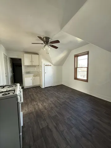 $1,000 | 4420 17th Avenue, Unit UPPR, Kenosha, WI 53140