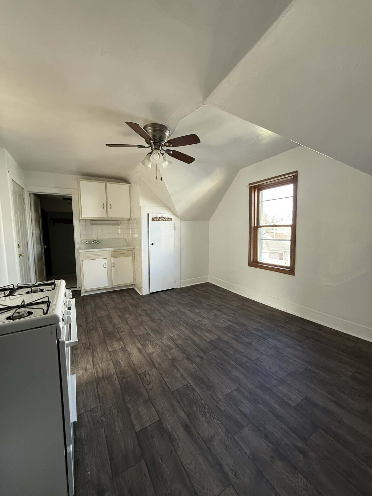 4420 17th Avenue, Unit UPPR Kenosha, WI 53140 - Photo 5 of 9 Kitchen from Livingroom