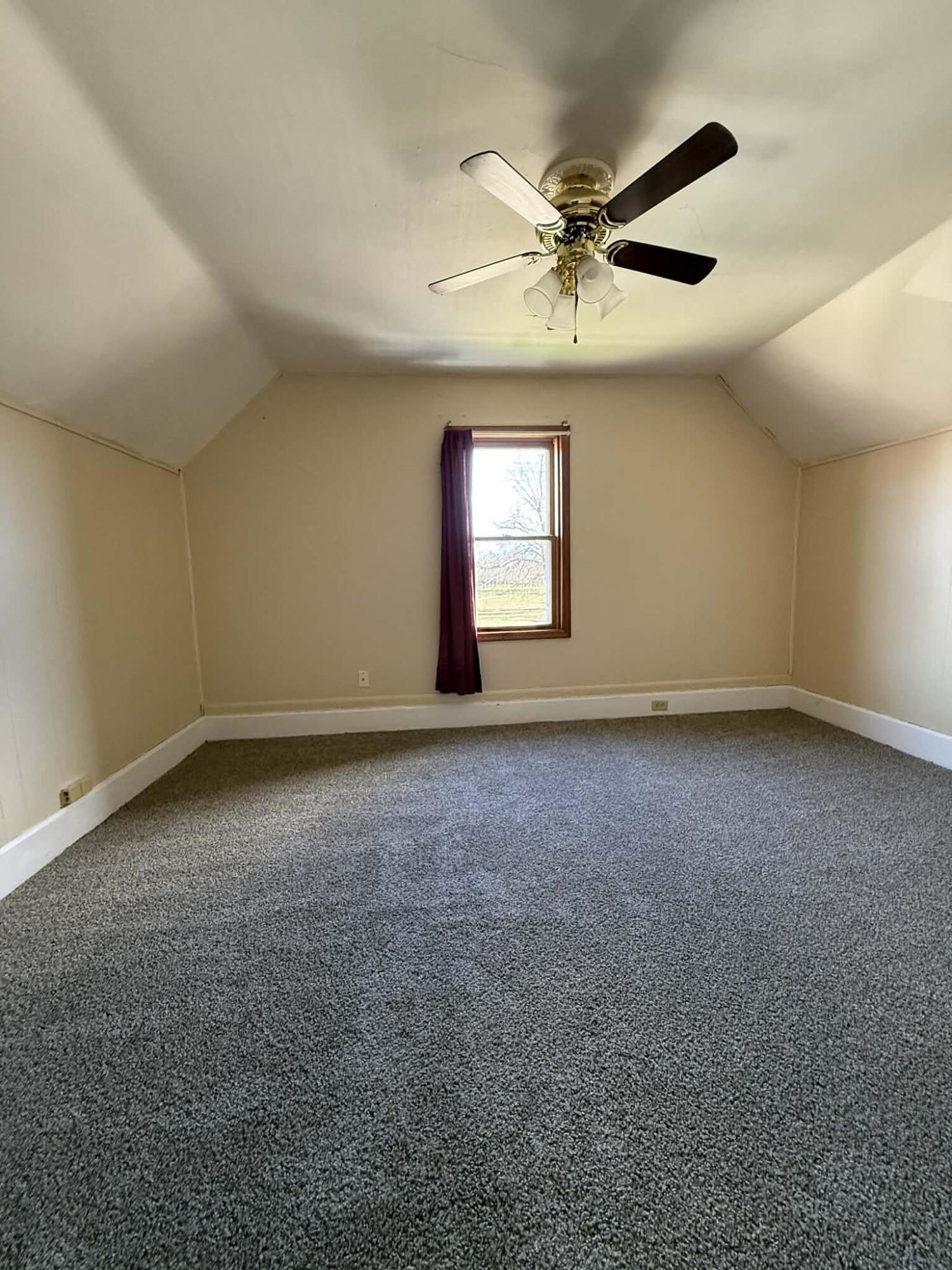 4420 17th Avenue, Unit UPPR Kenosha, WI 53140 - Photo 7 of 9 Living Room