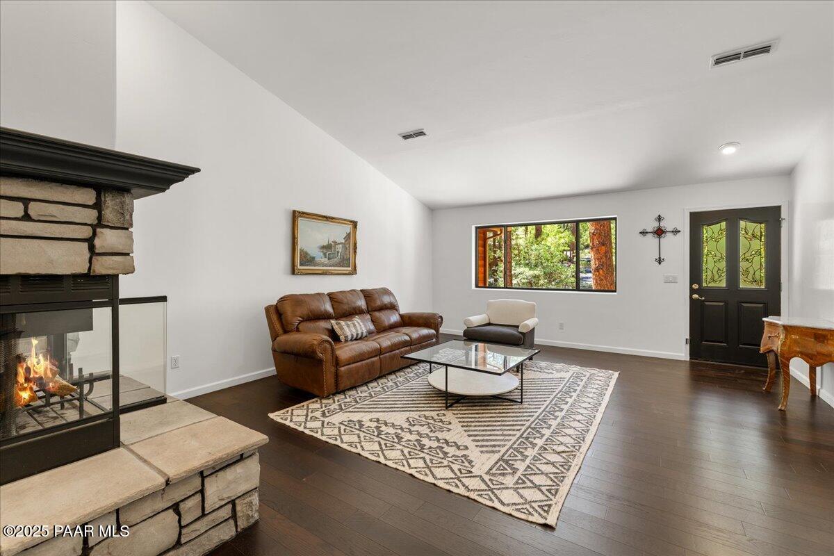 1705 Valley Ranch Circle Prescott, AZ 86303 - Photo 5 of 24 Living Room - 1705 Valley Ranch Cir