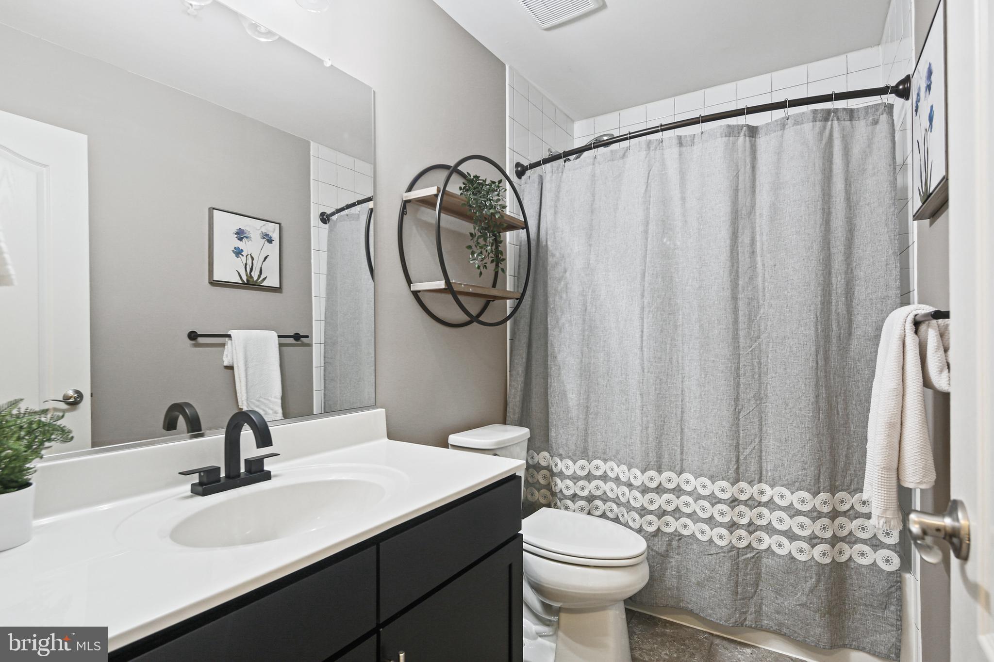 924 Morgan Run Road Middle River, MD 21220 - Photo 24 of 36 Upper Level Full Bath w/ Tub Shower