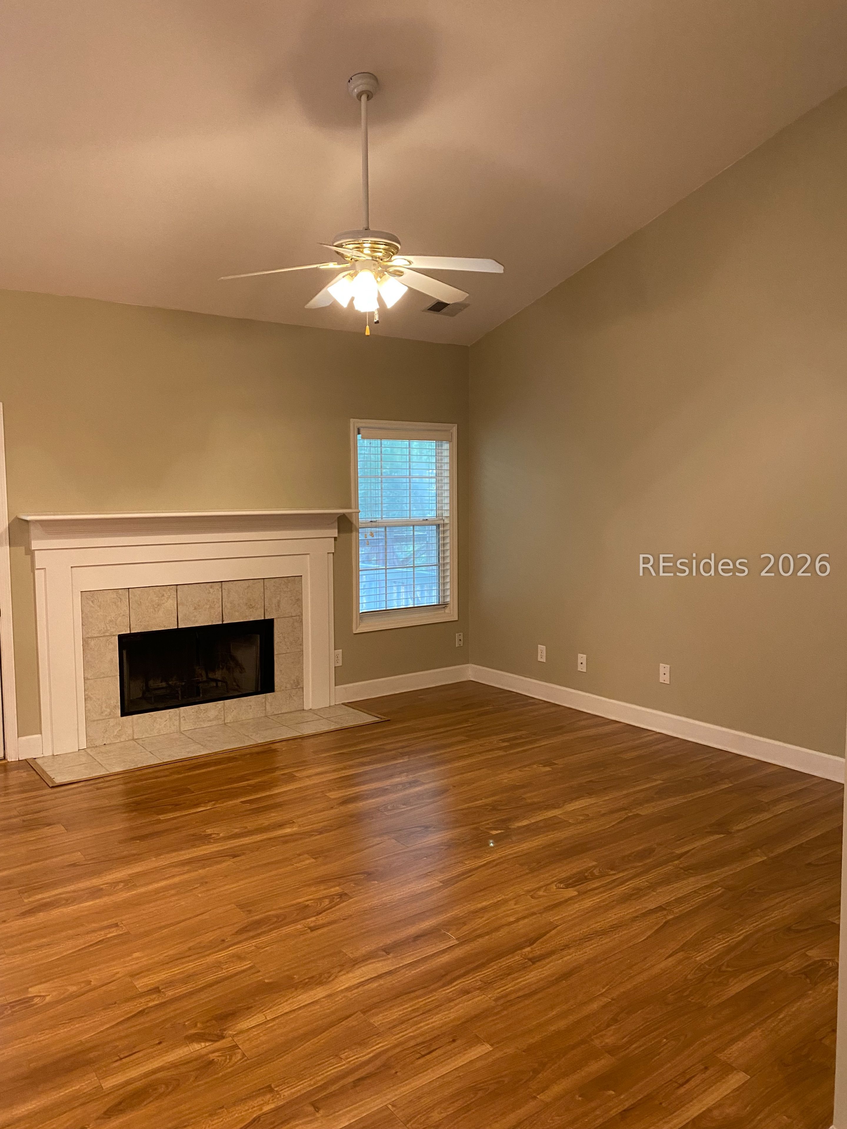 10 Sheppard Road Beaufort, SC 29907 - Photo 3 of 10 Wood burning Fireplace