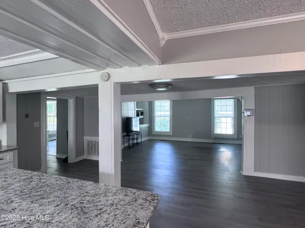 $324,900 | 305 East Oak Street, Lake Waccamaw, NC 28450