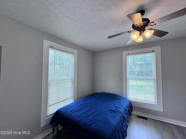 $324,900 | 305 East Oak Street, Lake Waccamaw, NC 28450