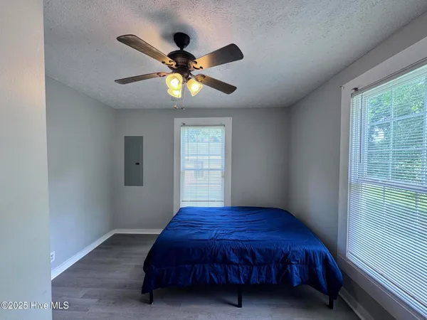$324,900 | 305 East Oak Street, Lake Waccamaw, NC 28450