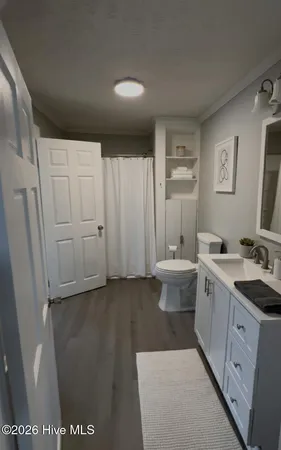 $324,900 | 305 East Oak Street, Lake Waccamaw, NC 28450