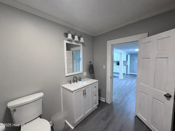 $324,900 | 305 East Oak Street, Lake Waccamaw, NC 28450