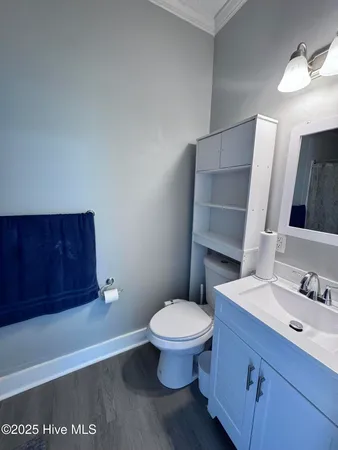 $324,900 | 305 East Oak Street, Lake Waccamaw, NC 28450