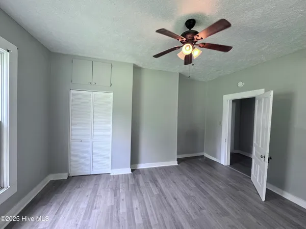 $324,900 | 305 East Oak Street, Lake Waccamaw, NC 28450