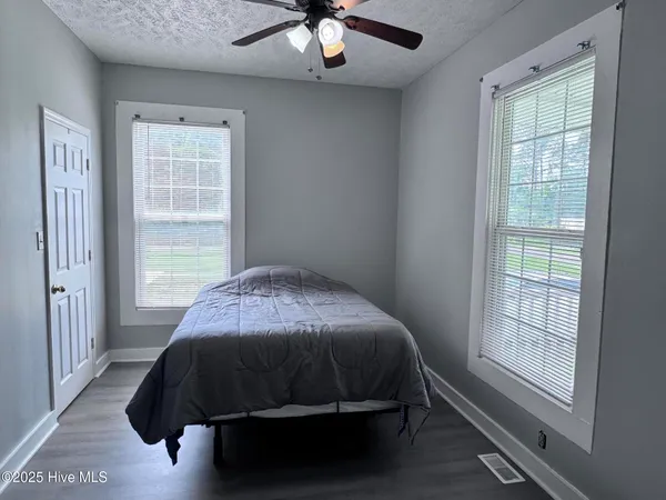 $324,900 | 305 East Oak Street, Lake Waccamaw, NC 28450