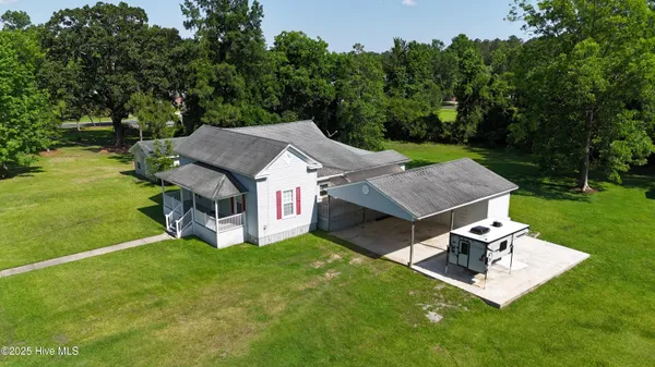$324,900 | 305 East Oak Street, Lake Waccamaw, NC 28450
