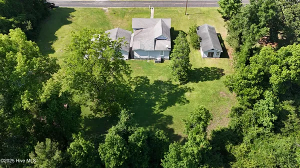 $324,900 | 305 East Oak Street, Lake Waccamaw, NC 28450