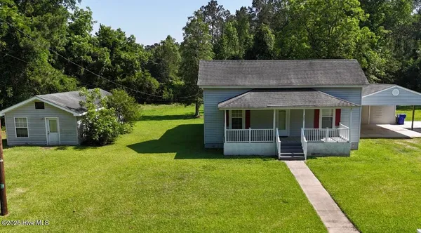 $324,900 | 305 East Oak Street, Lake Waccamaw, NC 28450