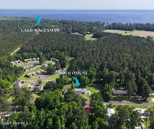 $324,900 | 305 East Oak Street, Lake Waccamaw, NC 28450