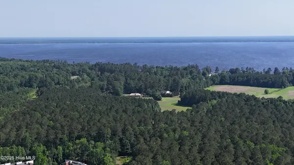 $324,900 | 305 East Oak Street, Lake Waccamaw, NC 28450