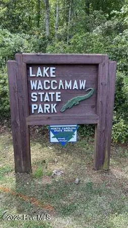 $324,900 | 305 East Oak Street, Lake Waccamaw, NC 28450