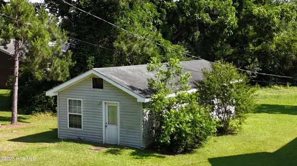 $324,900 | 305 East Oak Street, Lake Waccamaw, NC 28450