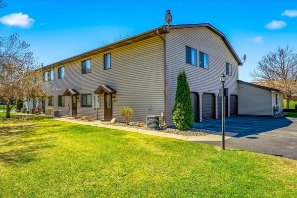 $195,000 | 5734 Otter View Trail, Unit 18, White Bear Lake, MN 55110