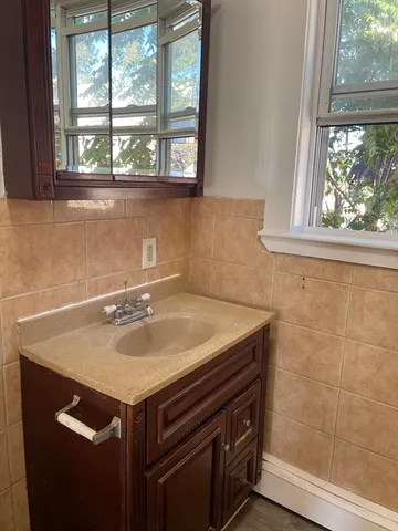 $3,200 | 94 Chatham Street, Unit 2, Lynn, MA 01902