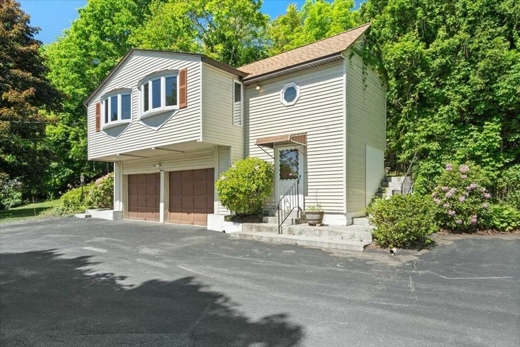 11 Pocono Road Worcester, MA 01605 - Photo 3 of 32