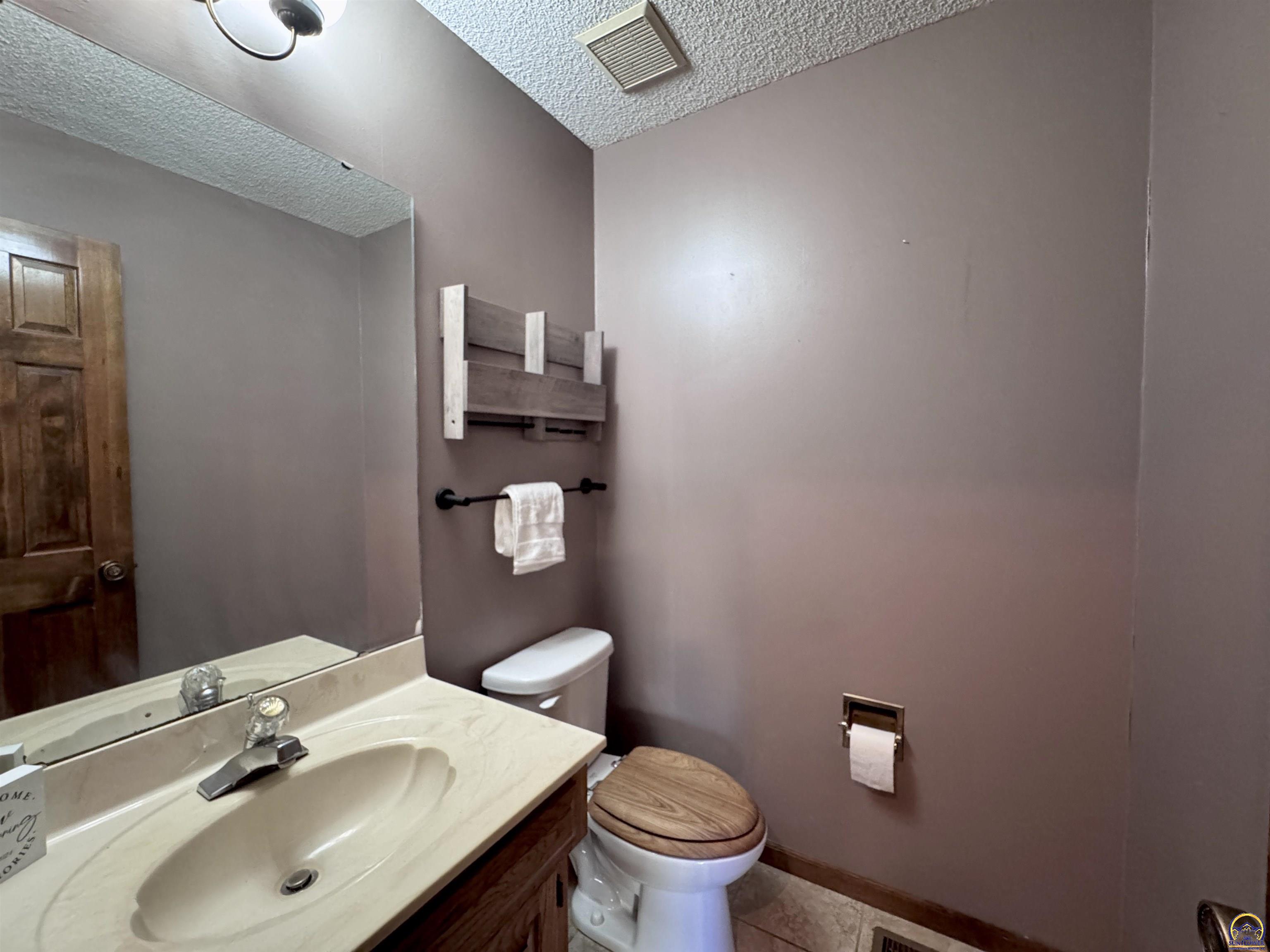 3630 Southwest Kings Forest Road Topeka, KS 66610 - Photo 16 of 37