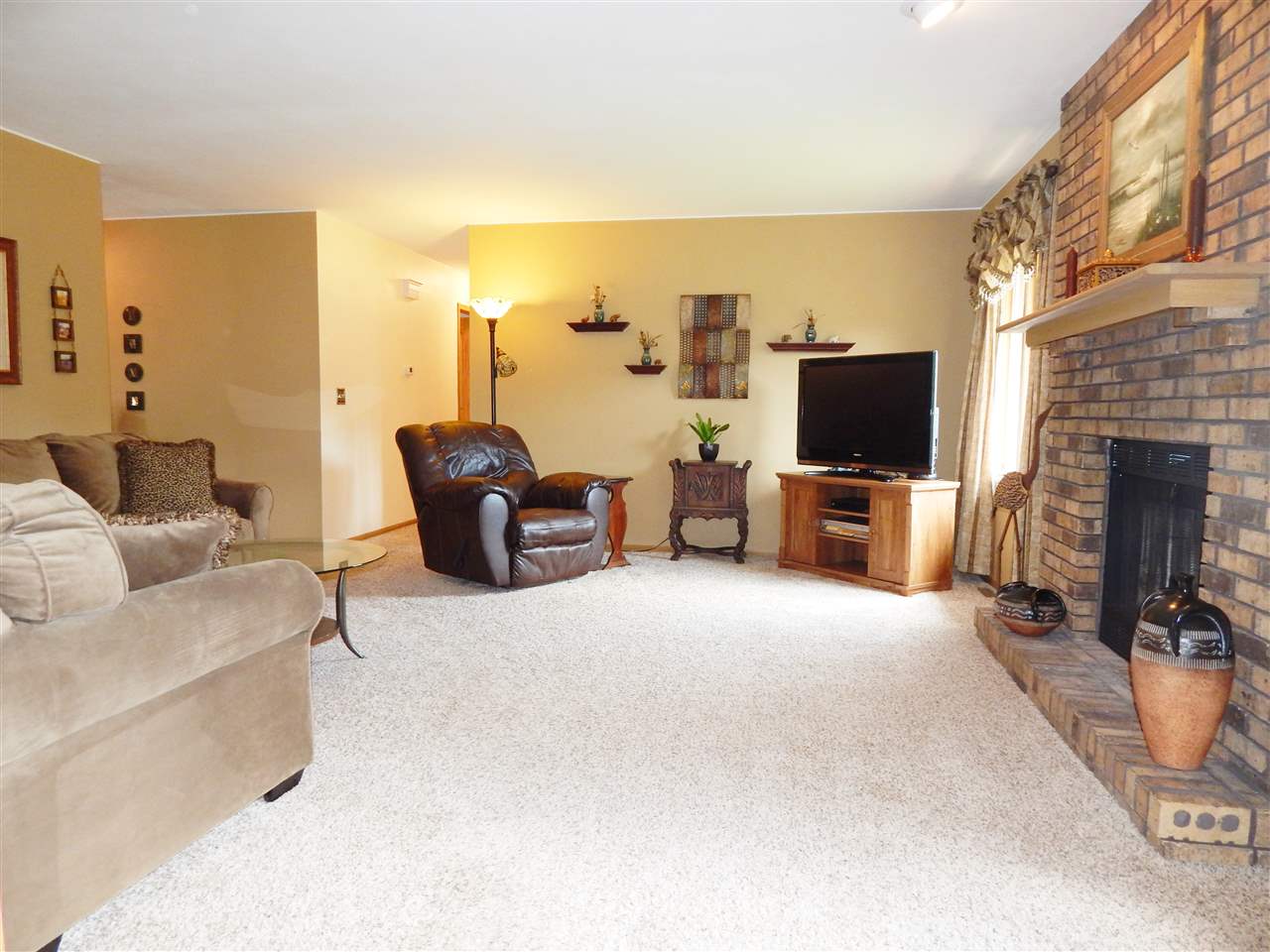 4259 Montclair Road Roscoe, IL 61073 - Photo 13 of 25 a living room with furniture and a flat screen tv