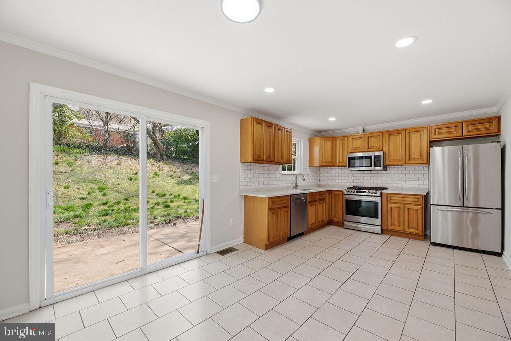 12303 Barbara Road Silver Spring, MD 20906 - Photo 8 of 34