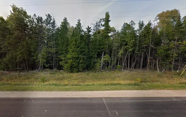 $37,999 | 250 Densmore Drive, St. Ignace, MI 49781