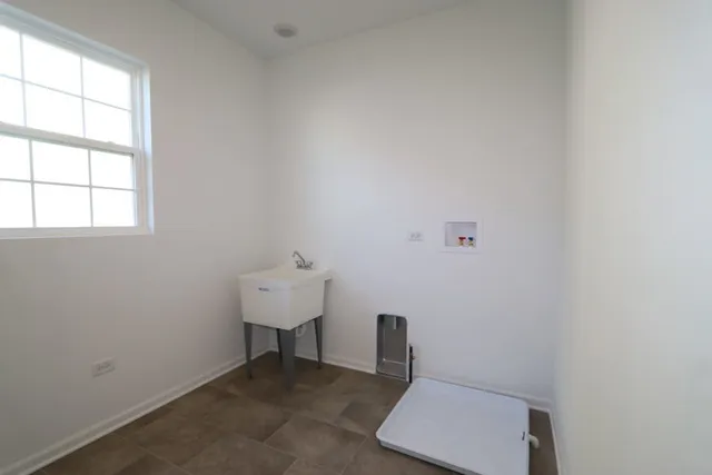 $3,100 | 608 Henry Lane, Oswego, IL 60543