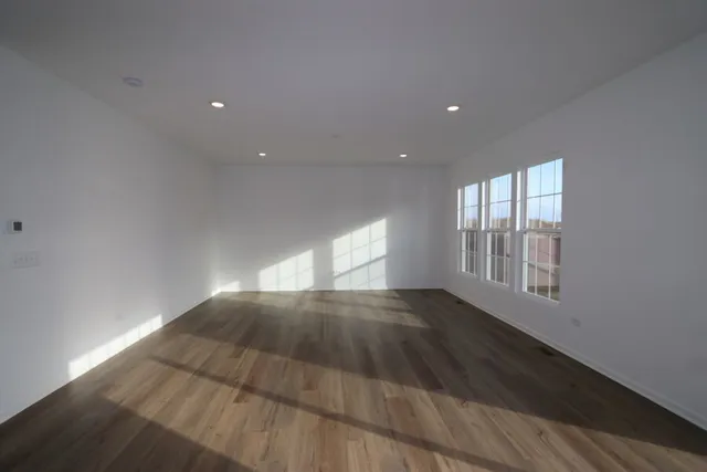 $3,100 | 608 Henry Lane, Oswego, IL 60543