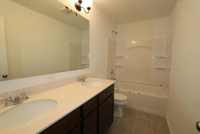 $3,100 | 608 Henry Lane, Oswego, IL 60543