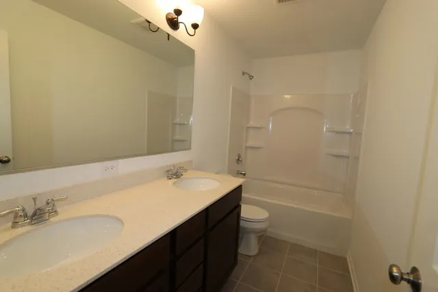 $3,100 | 608 Henry Lane, Oswego, IL 60543